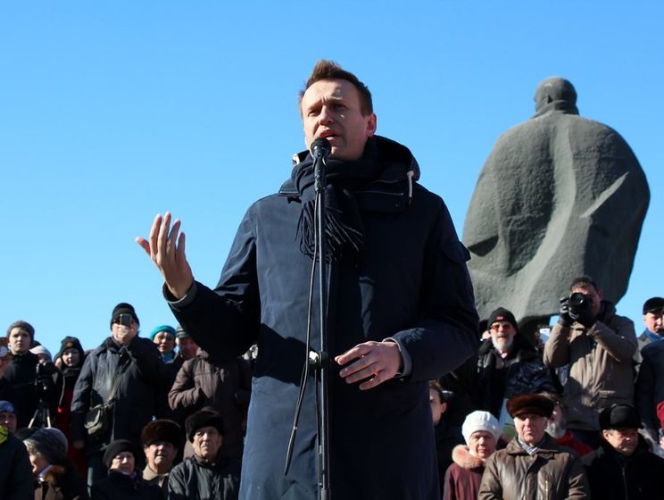 Навального закидали яйцями на мітингу в Новосибірську