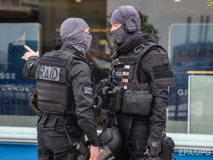 Прокуратура признала терактом нападение в аэропорту Орли в Париже