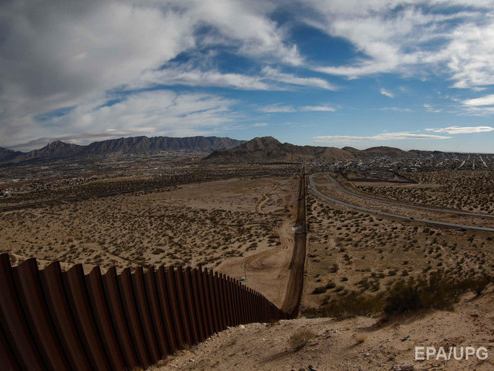 В погранслужбе США заявили, что стена на границе с Мексикой должна быть высокой, прочной и эстетически привлекательной