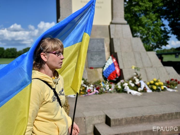 У Москві силовики побили аспіранта, який вимахував із вікна прапором України