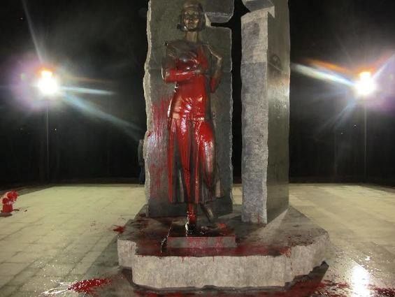 За фактом пошкодження пам'ятника Телізі в Києві відкрито кримінальне провадження