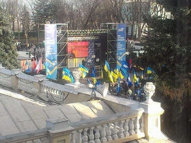 Сторонники Партии регионов устанавливают палатки у здания парламента