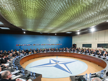 Россия обвинила НАТО в создании "искаженной картины" событий в Украине