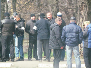 В Краматорске возле городского отдела милиции собираются активисты