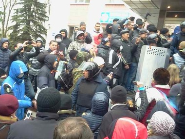 Донецкая милиция: здание управления МВД не захвачено