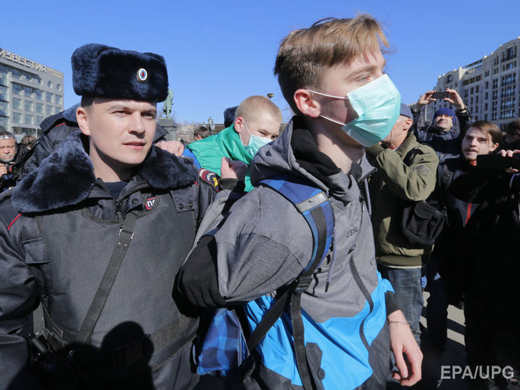 В вечерних новостях на федеральных каналах РФ не упомянули о проходящих в стране акциях протеста