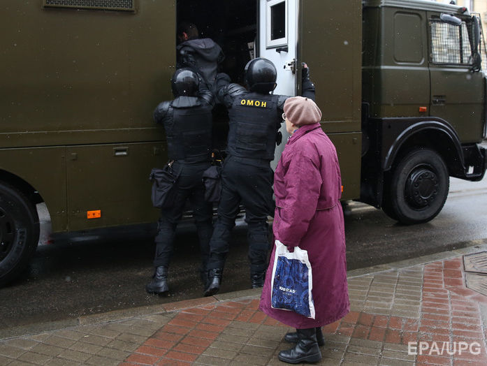 За участие в демонстрациях в Минске арестован украинец – СМИ