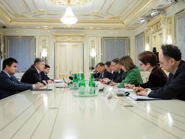 Порошенко обсудил с послами стран "Большой семерки" поддержку реформ и давление на РФ