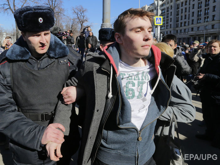 Российские правозащитники заявили, что задержанных в ходе митингов 26 марта пытают