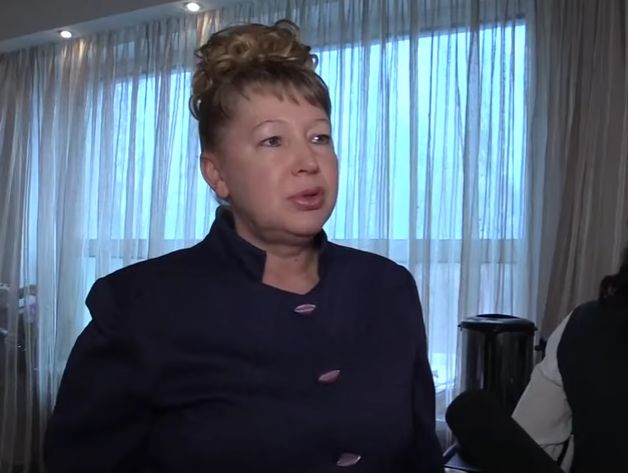 Член "Единой России" заявила, що Медведєва потрібно "жорстоко покарати" за корупцію, і відмовилася від своїх слів. Відео
