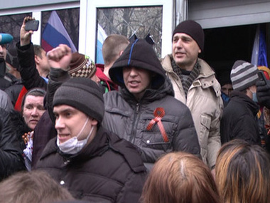 В Макеевке пикетируют горсовет и избрали "народного мэра"