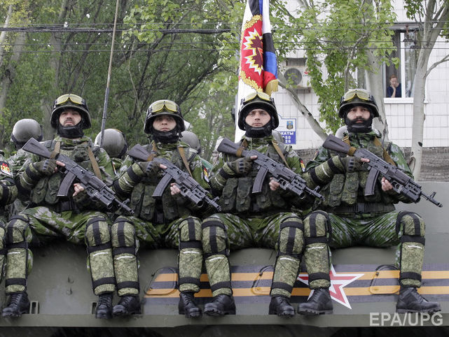 Російські офіцери на Донбасі привласнюють гроші, що виділяються бойовикам – розвідка