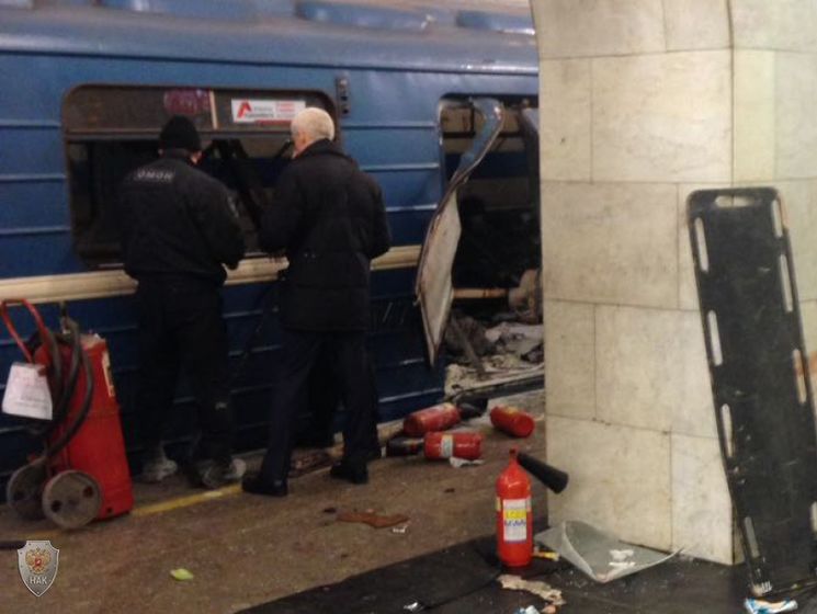 Национальный антитеррористический комитет РФ заявил об 11 погибших в результате взрыва в метро Санкт-Петербурга