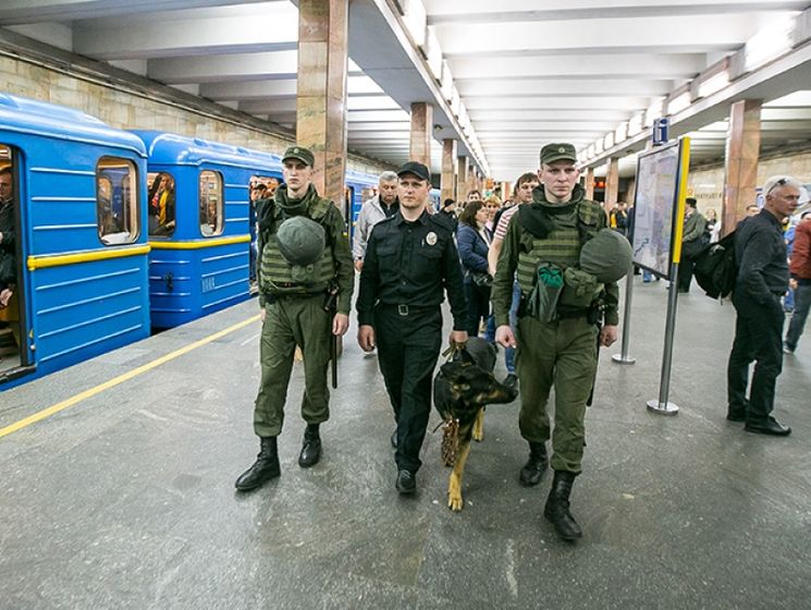 В Киеве усилили охрану станций метро
