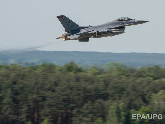 Возле авиабазы Эндрюс в США разбился истребитель F-16