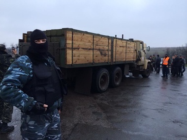 Возле Славянска захватили грузовик с боекомплектами, СБУ пожаловалась на "непонимание" местного населения
