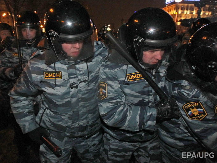 Российские силовики провели рейд на рынке Симферополя, среди задержанных журналист и правозащитник