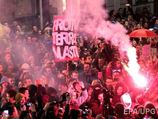 Протестующие в Белграде потребовали отставки спикера парламента и руководства государственной телекомпании