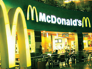 Общественные активисты просят McDonald's бойкотировать российские продукты