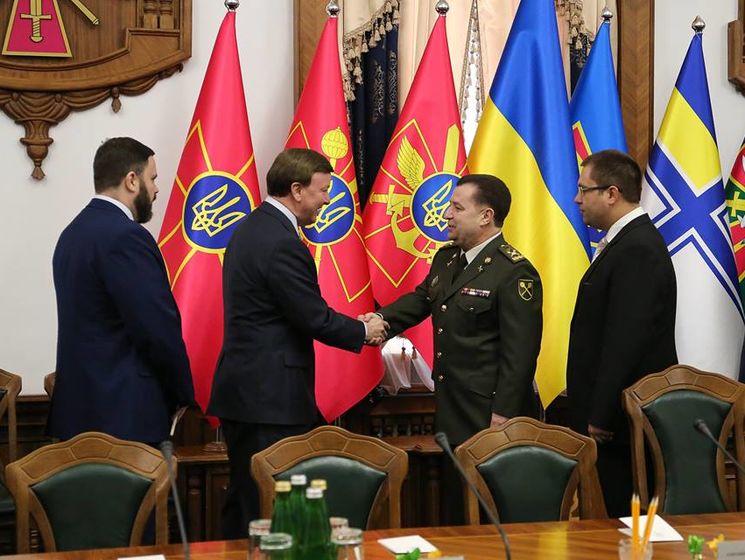 Полторак обсудил с представителями Конгресса США возможность предоставления Украине оборонного оружия