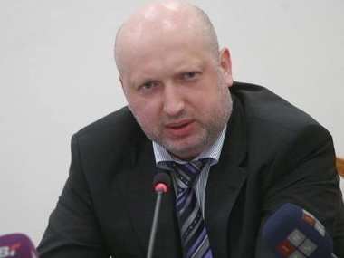 Турчинов урезал зарплаты депутатам-прогульщикам
