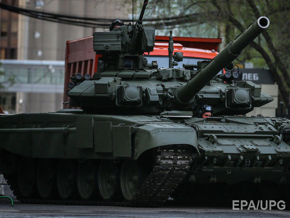 Улітку 2014 року на сході України були танки T-90A, які, очевидно, перекинули з РФ до України для підтримки сепаратистів – Bellingcat