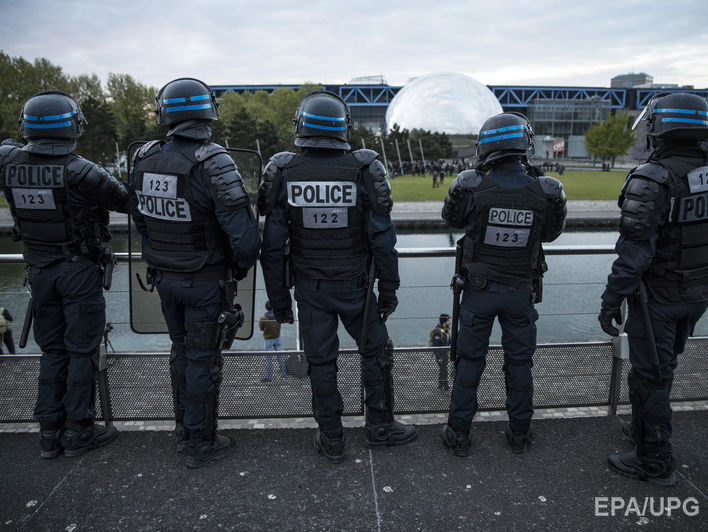 В центре Парижа произошла стрельба, убит полицейский