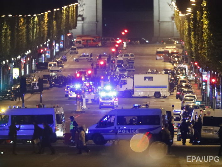 "Ісламська держава" взяла відповідальність за напад на поліцейських у центрі Парижа
