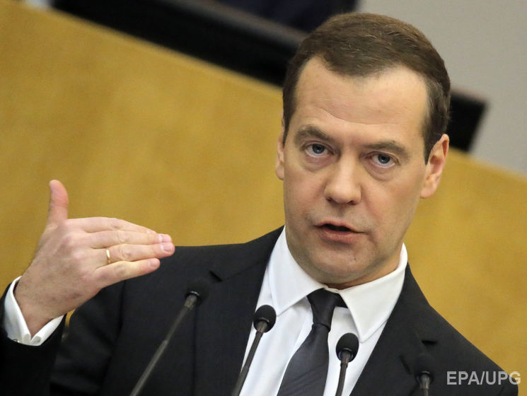 Песков объяснил резкое падение рейтинга Медведева большим грузом ответственности