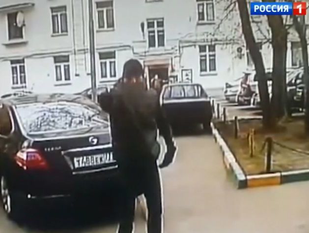 В Москве камера наблюдения записала покушение на бизнесмена