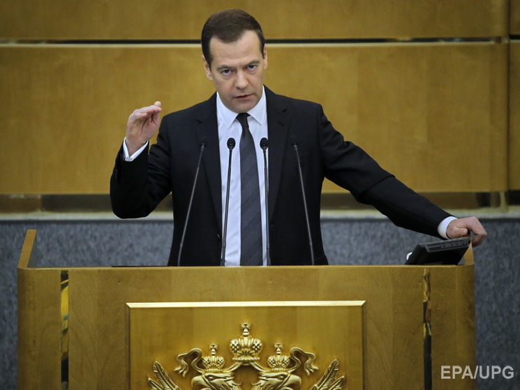Медведев беспокоится о своем политическом будущем – Bloomberg
