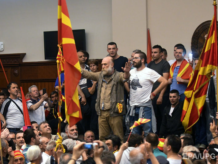 Демонстранты захватили здание парламента Македонии