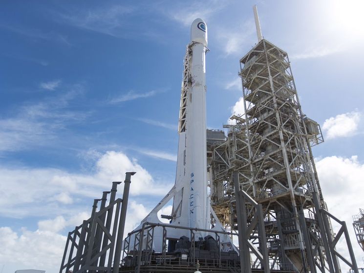 SpaceX за 52 секунды до старта прервала запуск ракеты Falcon 9 с разведывательным спутником на борту