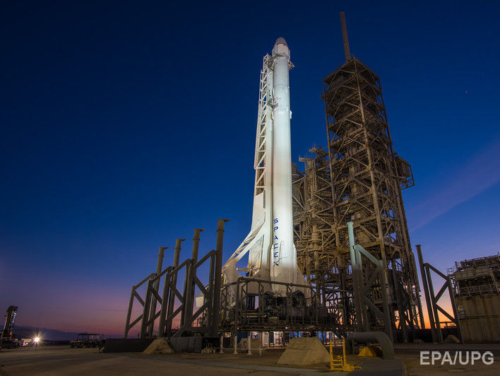 SpaceX запустила ракету Falcon 9 со спутником разведки и вернула на Землю первую ступень. Видео