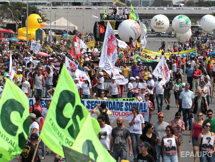 В Бразилии протестующие сотрудники тюрем заняли здание минюста