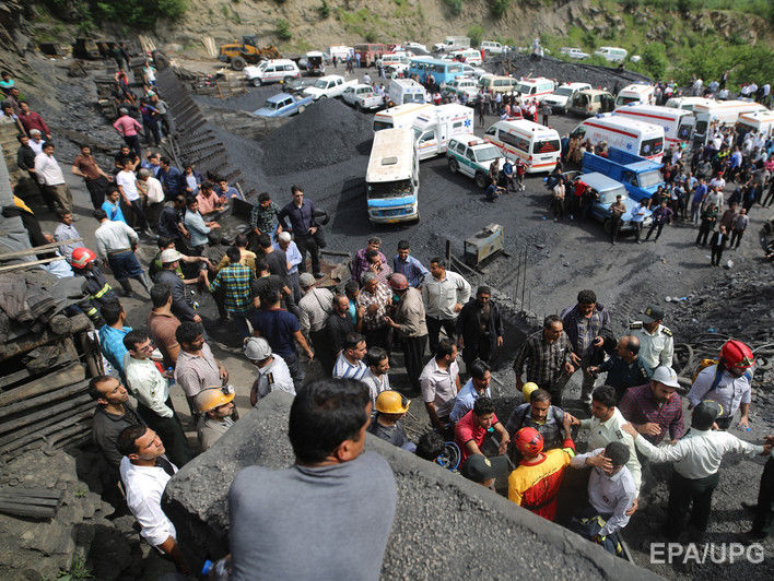 26 шахтеров попали в завал после взрыва на шахте в Иране