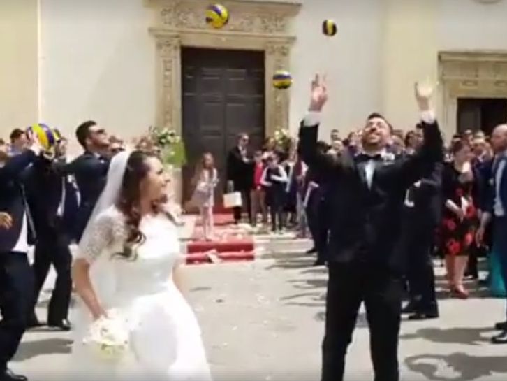 В сети показали "волейбольную" свадьбу. Видео