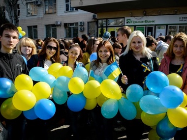 Луганские студенты вышли на митинг за единство Украины. Фоторепортаж