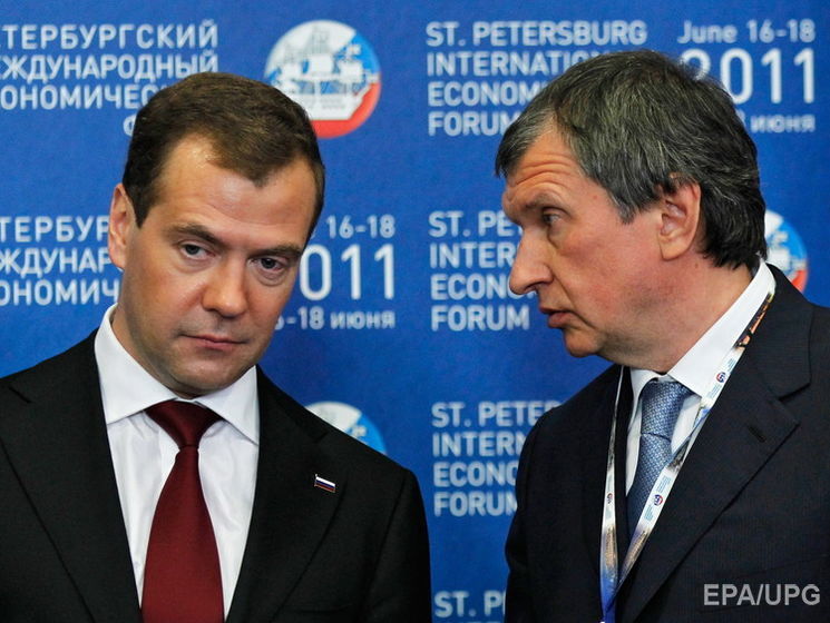 Сечин оказывает давление на Медведева с помощью судебных исков &ndash; Bloomberg