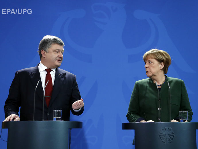 Порошенко и Меркель осудили нападение на представителей миссии ОБСЕ на Донбассе