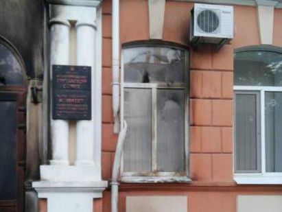В Мелитополе подожгли двери здания горсовета