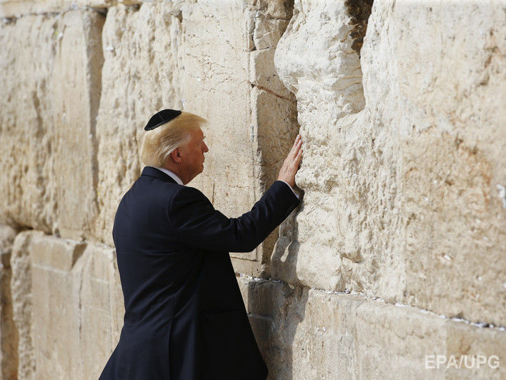 Трамп первым из президентов США посетил Стену Плача в Иерусалиме. Видео