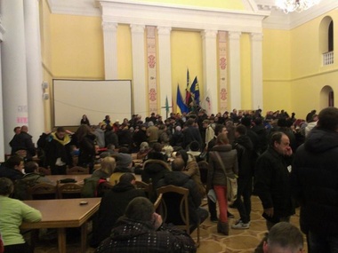 Митингующие: В Киевсовете проходит "общее собрание киевлян"