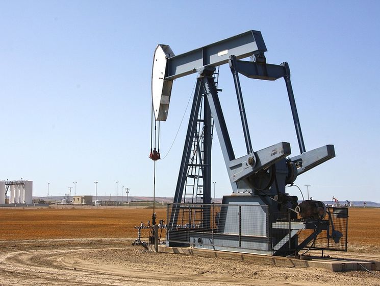Цены на нефть опустились ниже $52