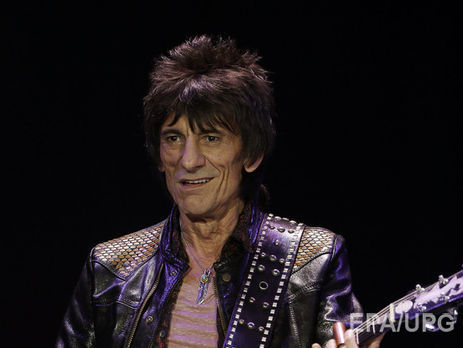Гитаристу Rolling Stones Вуду сделали операцию на легком