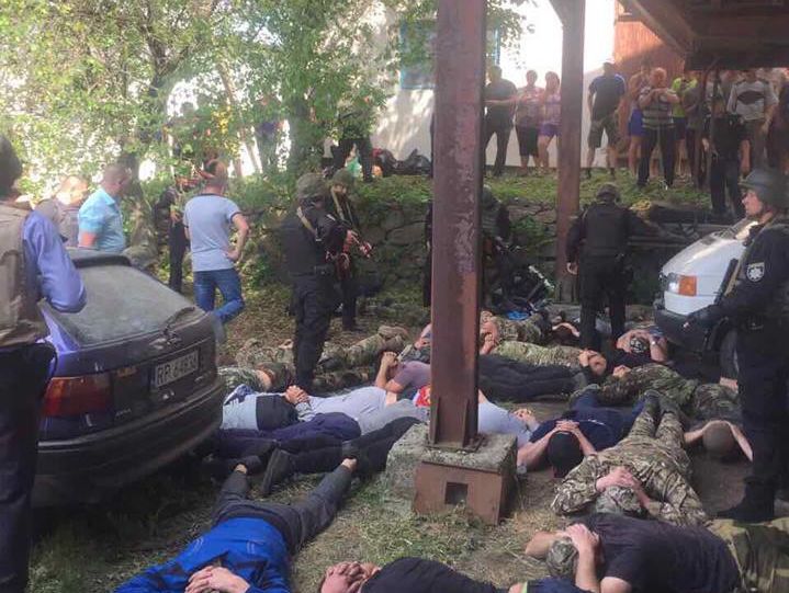 Князєв повідомив, що у Вінницькій області затримали 42 озброєних людей, що напали на фермерське господарство 