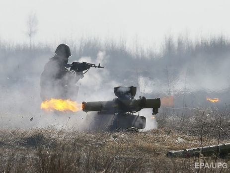 На Донбассе в зоне АТО обострилась ситуация: ранены четверо украинских бойцов и один мирный житель – штаб АТО