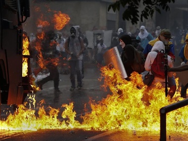 Антиправительственные протесты в Венесуэле возобновились с новой силой
