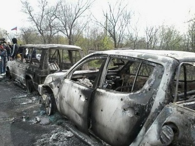 Lifenews также сообщал о найденных визитках Дмитрия Яроша в сгоревшей дотла машине