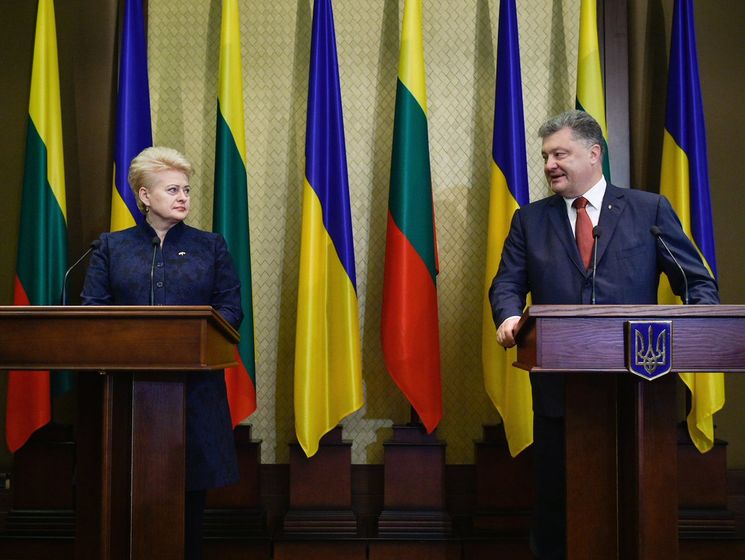 Порошенко заявил, что подпишет закон о восстановлении курса Украины на членство в НАТО